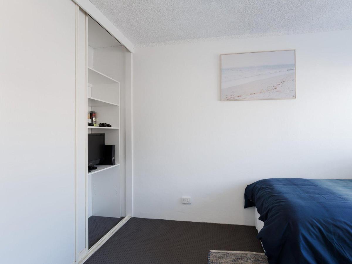 Apartment The Poplars: Waterfront Retreat With Pool And Panoramic Views *