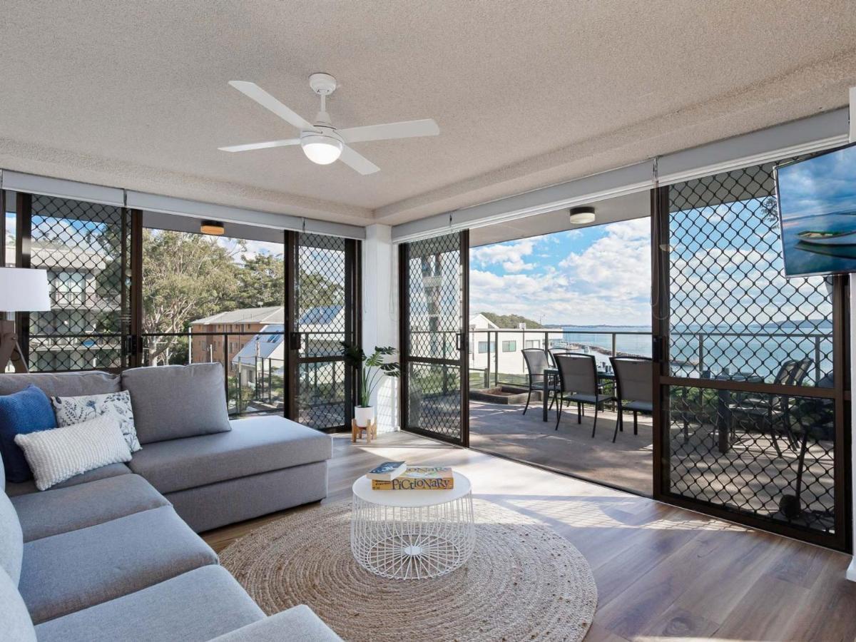 The Poplars: Waterfront Retreat With Pool And Panoramic Views Apartment *
