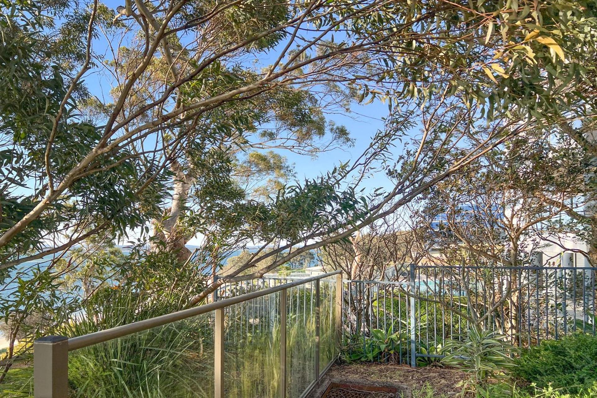 The Poplars: Waterfront Retreat With Pool And Panoramic Views *