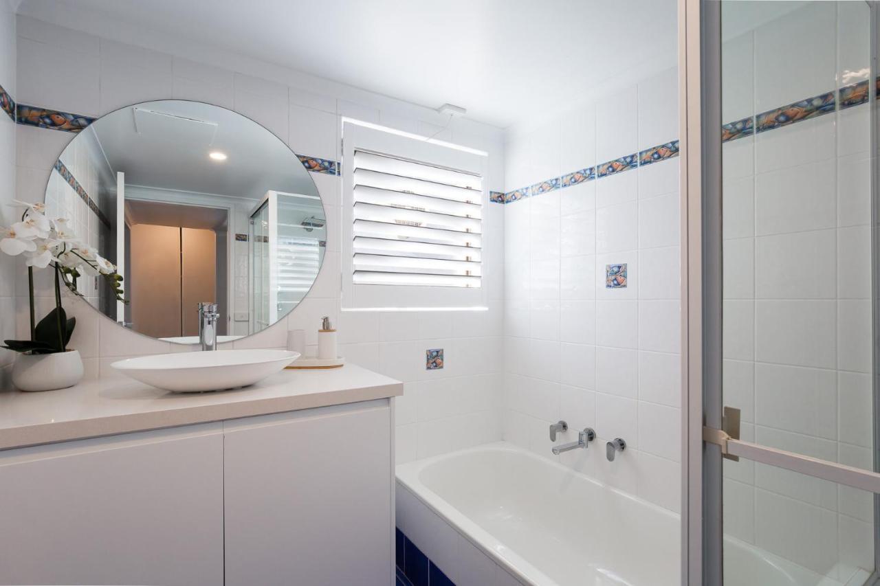 The Poplars: Waterfront Retreat With Pool And Panoramic Views * Nelson Bay